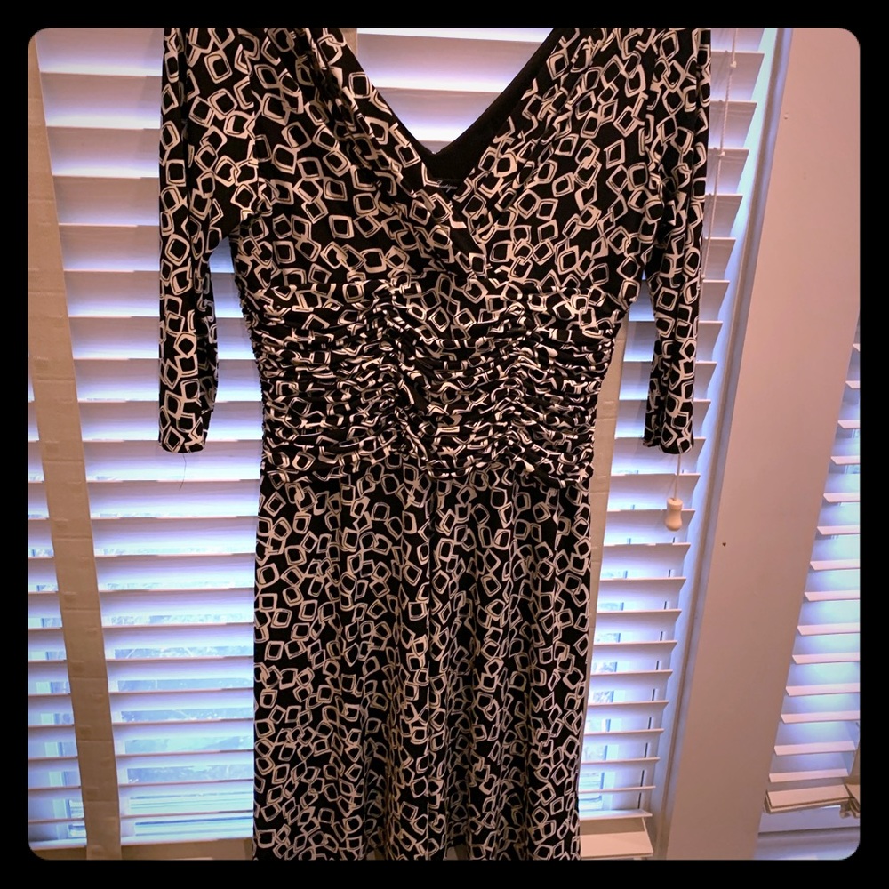 Great dress for work or night out.